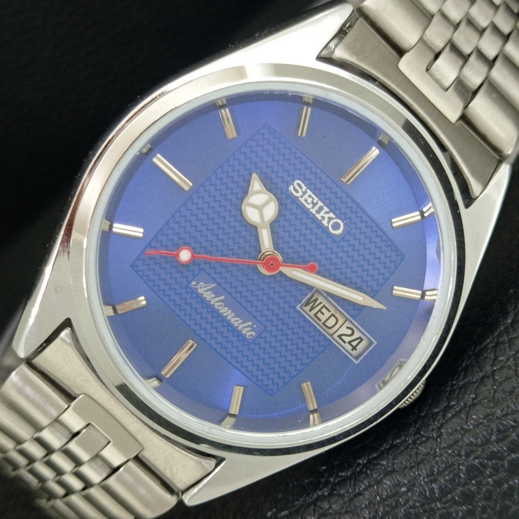 Vintage 1973 Seiko Automatic Mens Silver Watch WDaydate  Silver Accents